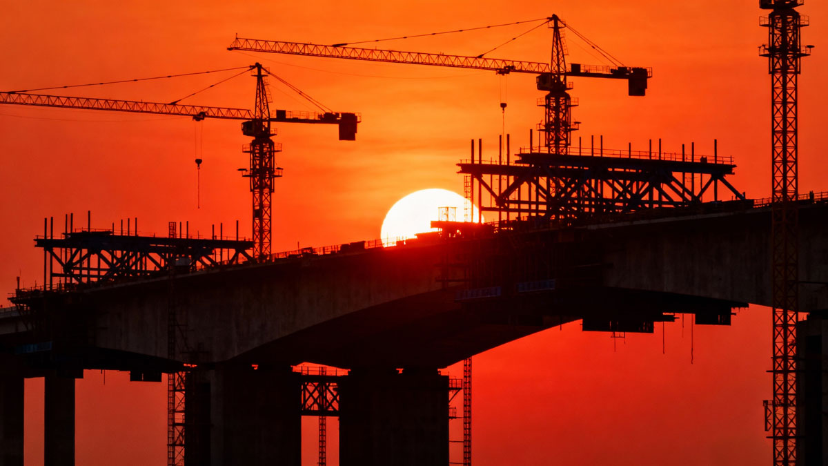 专业团队讨论项目方案